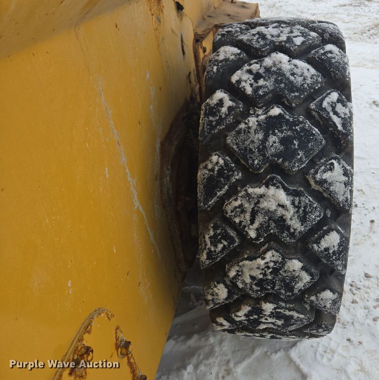 image for item EC3949 2017 John Deere 324E skid steer loader