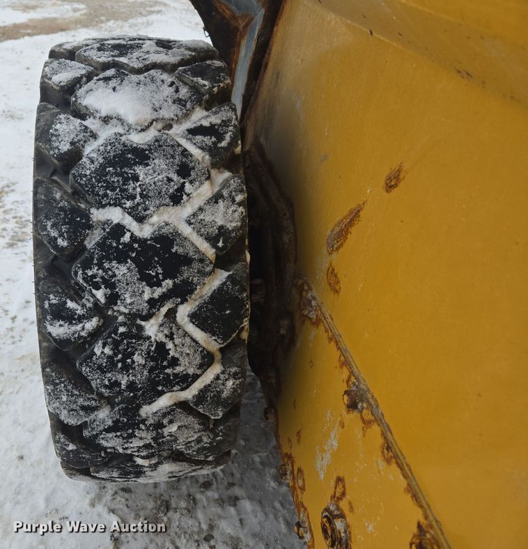 image for item EC3949 2017 John Deere 324E skid steer loader