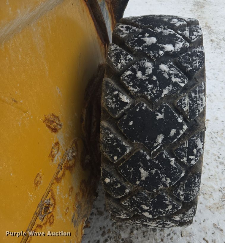 image for item EC3949 2017 John Deere 324E skid steer loader