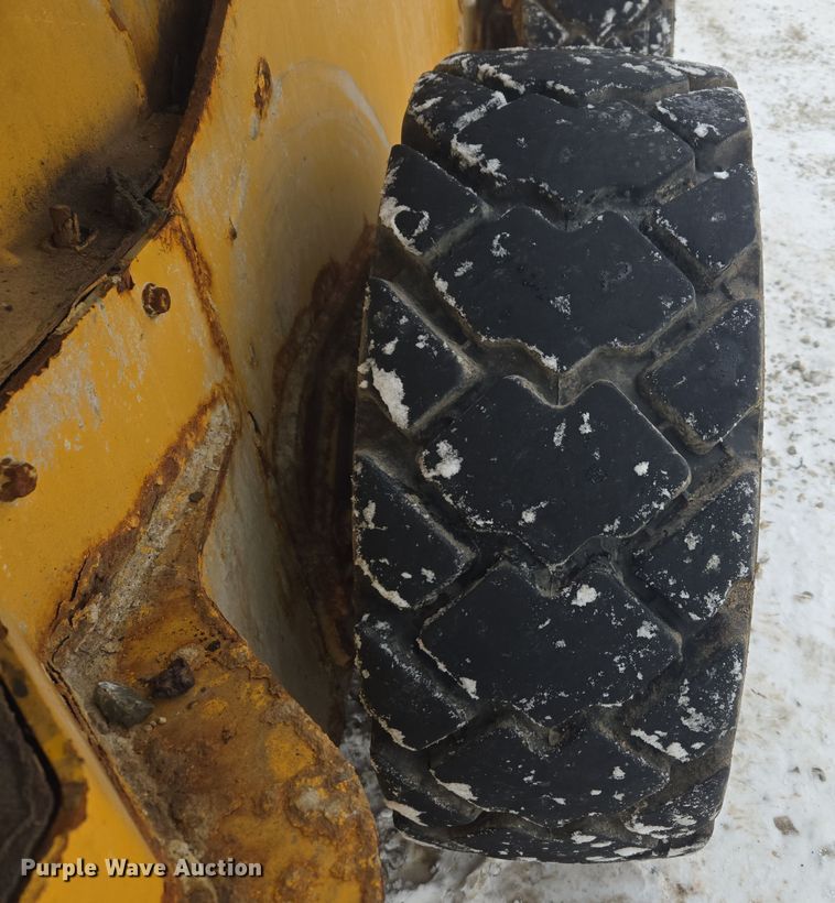 image for item EC3949 2017 John Deere 324E skid steer loader