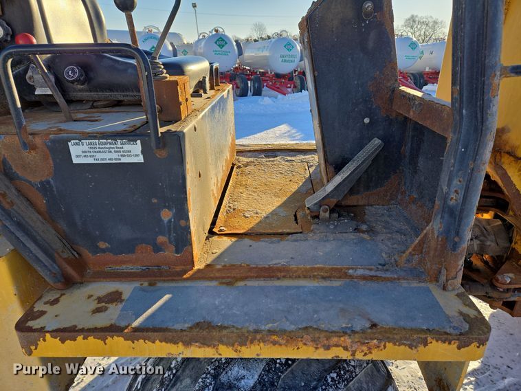 image for item EC3950 2001 Willmar 4500 Wrangler compact wheel loader