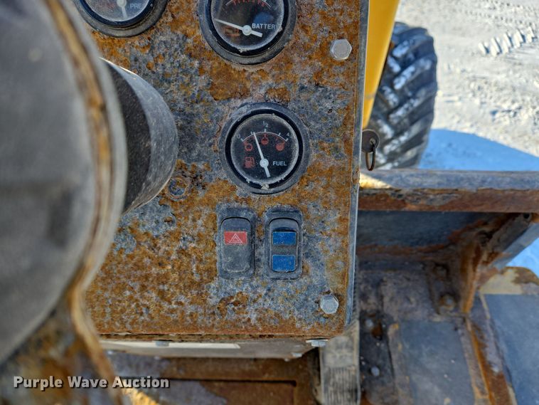 image for item EC3950 2001 Willmar 4500 Wrangler compact wheel loader