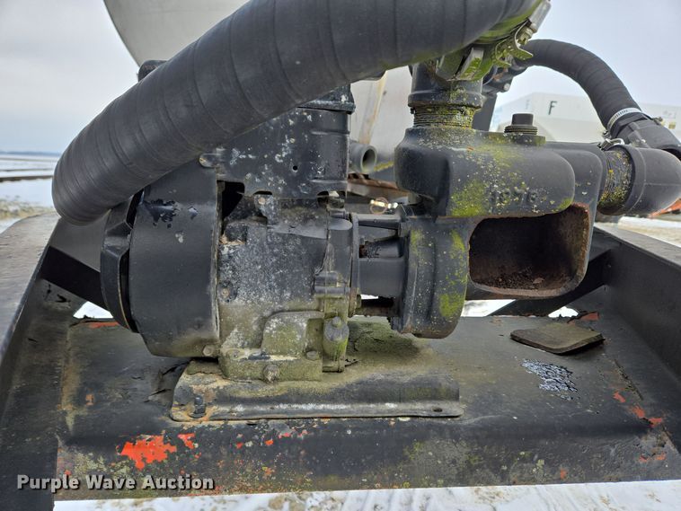 image for item EC3964 Tank trailer