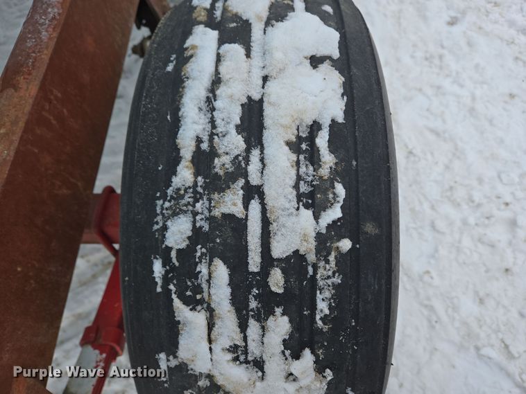 image for item EC3965 P&H MFG 2802-T nurse tank trailer