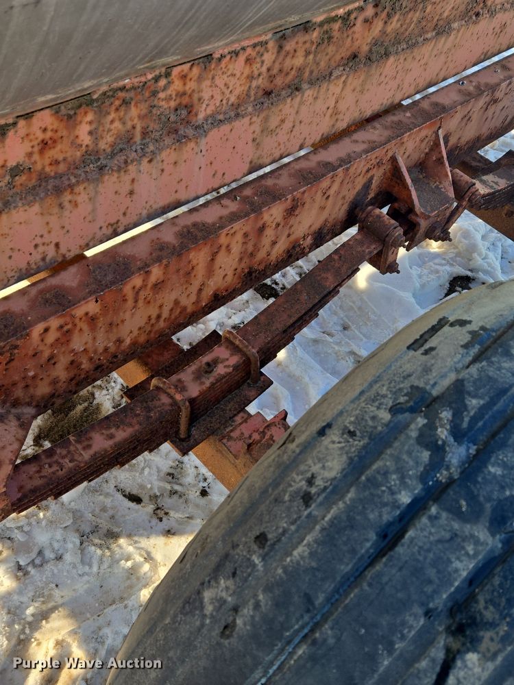 image for item EC3976 Tank trailer