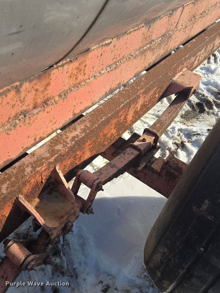 image for item EC3976 Tank trailer