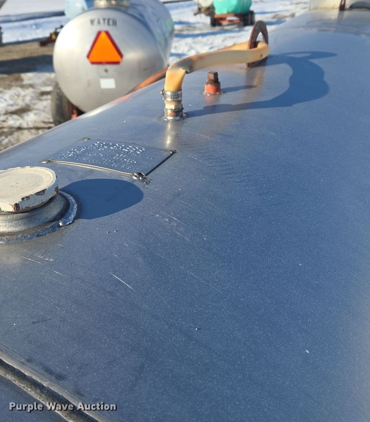 image for item EC3976 Tank trailer