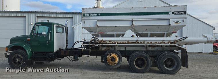 image for item EE7937 1991 International 4900 fertilizer delivery truck