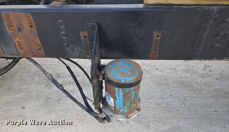 image for item EE7937 1991 International 4900 fertilizer delivery truck