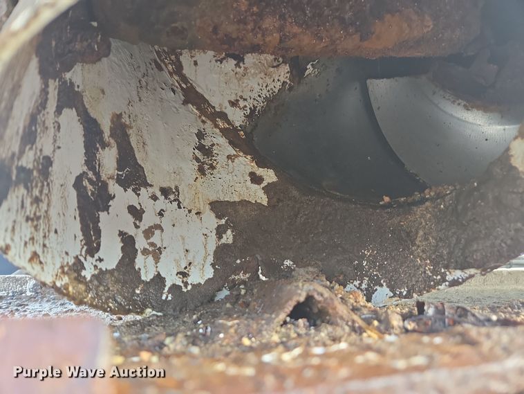 image for item EE7937 1991 International 4900 fertilizer delivery truck