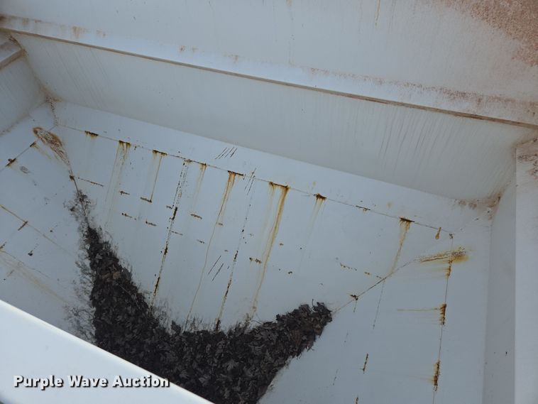 image for item EE7937 1991 International 4900 fertilizer delivery truck