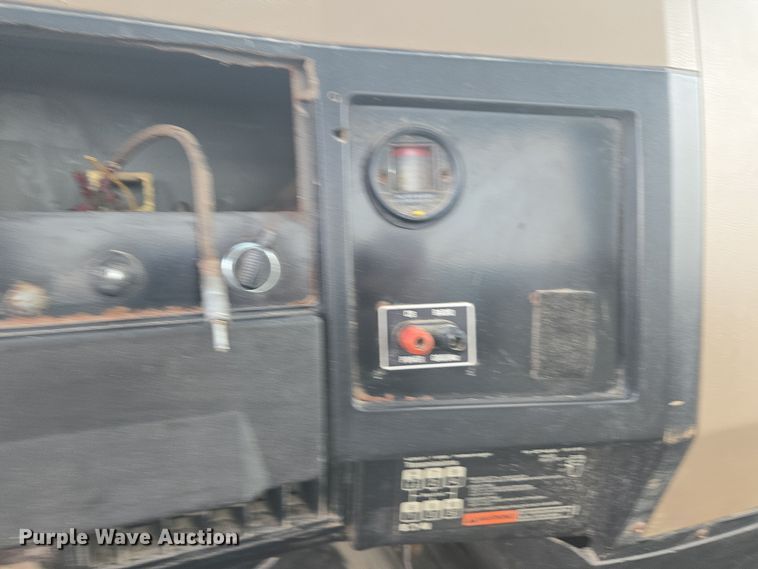 image for item EE7937 1991 International 4900 fertilizer delivery truck