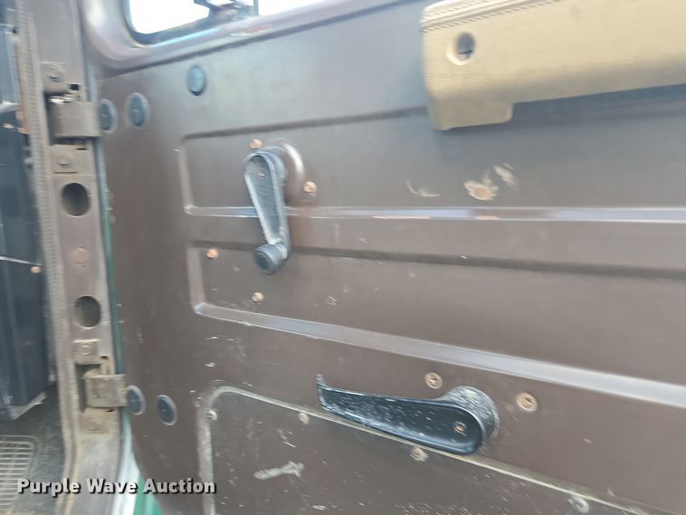 image for item EE7937 1991 International 4900 fertilizer delivery truck