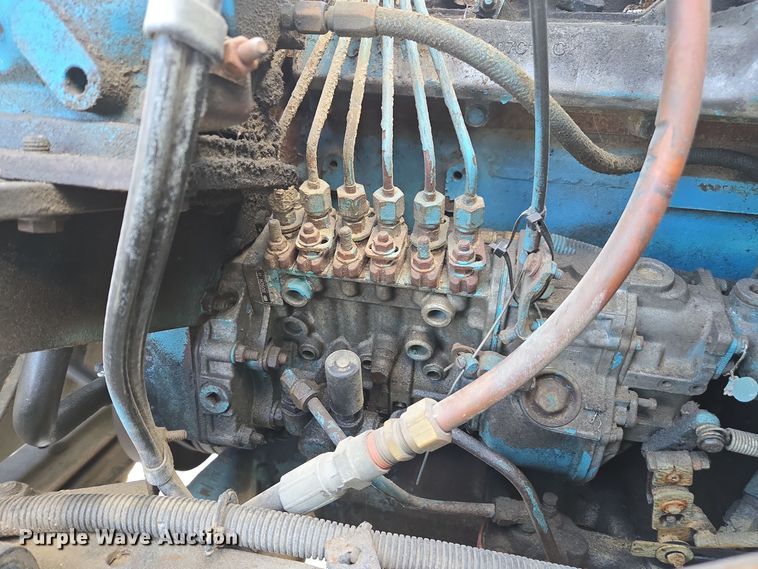 image for item EE7937 1991 International 4900 fertilizer delivery truck