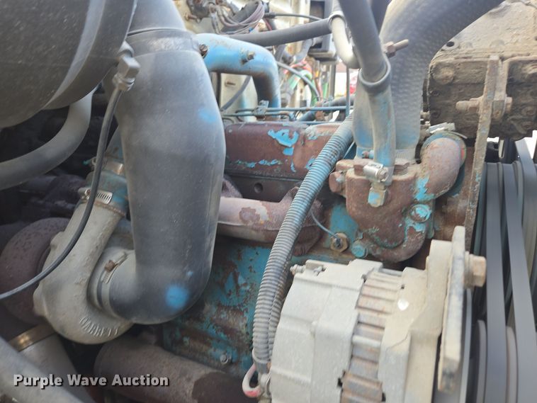 image for item EE7937 1991 International 4900 fertilizer delivery truck