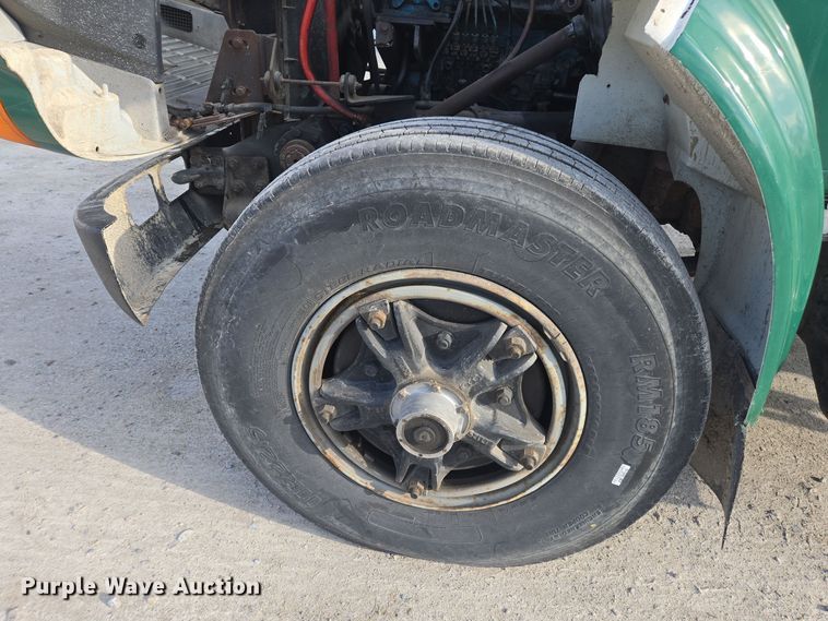 image for item EE7937 1991 International 4900 fertilizer delivery truck