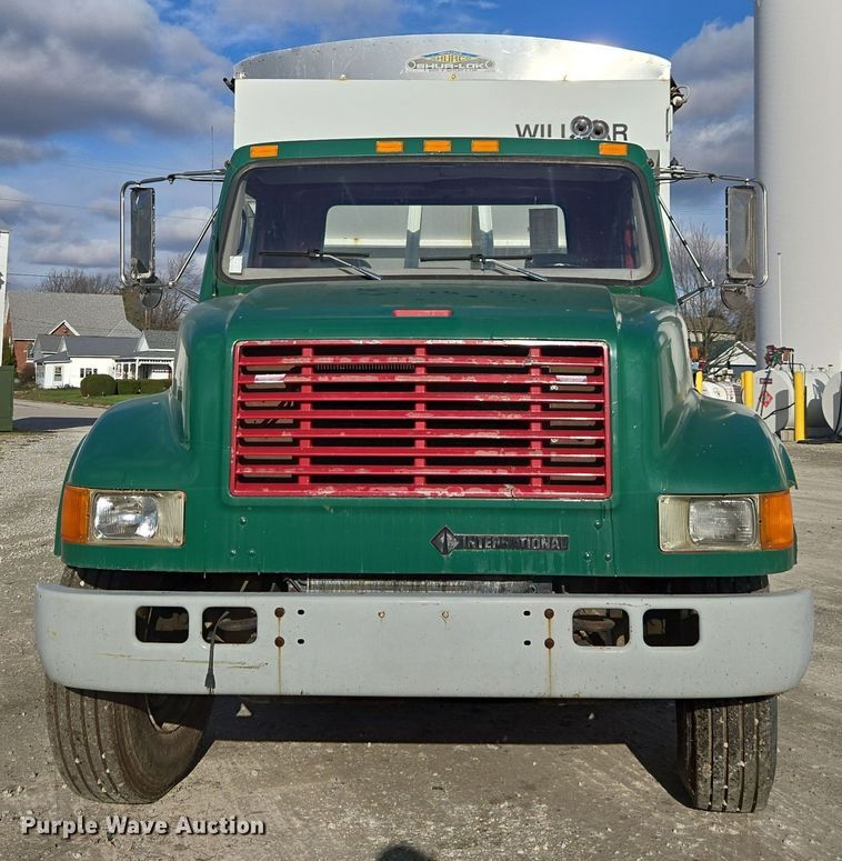 image for item EE7938 1997 International 4700 fertilizer delivery truck
