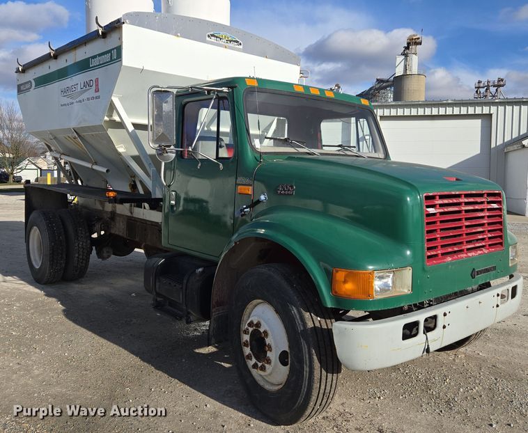 image for item EE7938 1997 International 4700 fertilizer delivery truck