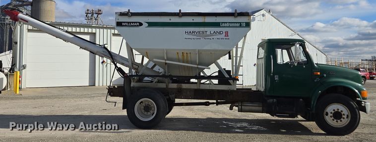 image for item EE7938 1997 International 4700 fertilizer delivery truck