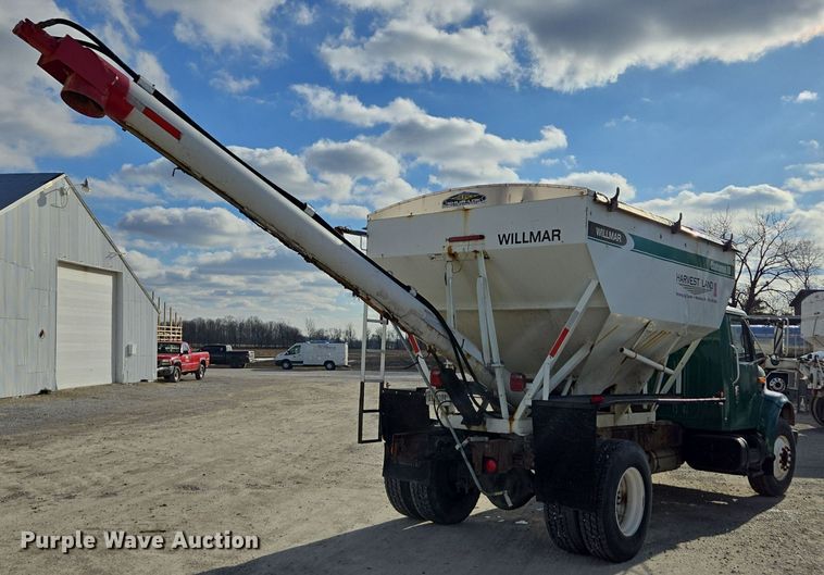 image for item EE7938 1997 International 4700 fertilizer delivery truck