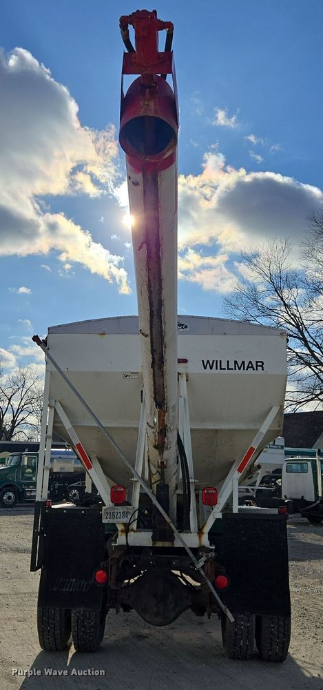 image for item EE7938 1997 International 4700 fertilizer delivery truck