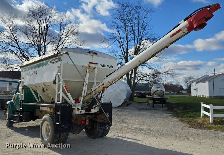 image for item EE7938 1997 International 4700 fertilizer delivery truck