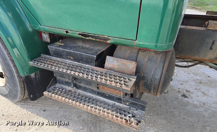 image for item EE7938 1997 International 4700 fertilizer delivery truck