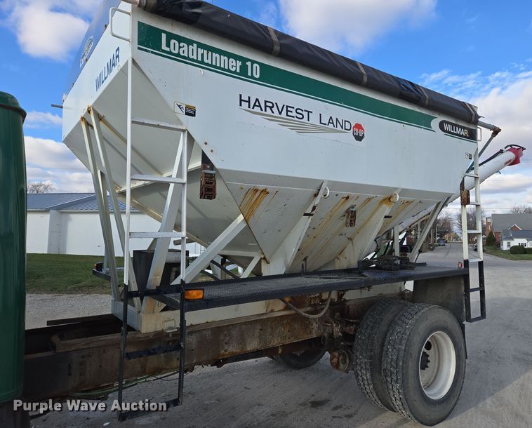 image for item EE7938 1997 International 4700 fertilizer delivery truck