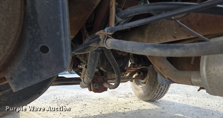 image for item EE7938 1997 International 4700 fertilizer delivery truck