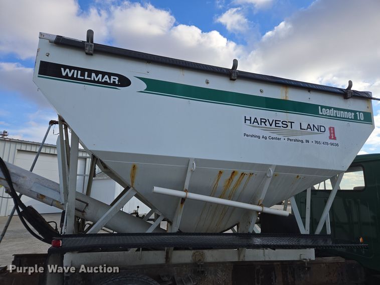 image for item EE7938 1997 International 4700 fertilizer delivery truck