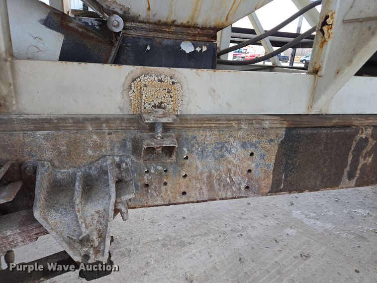 image for item EE7938 1997 International 4700 fertilizer delivery truck