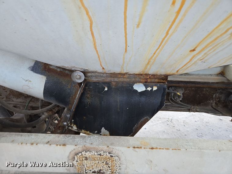 image for item EE7938 1997 International 4700 fertilizer delivery truck