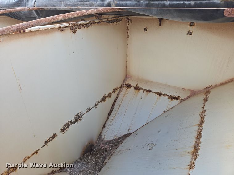 image for item EE7938 1997 International 4700 fertilizer delivery truck