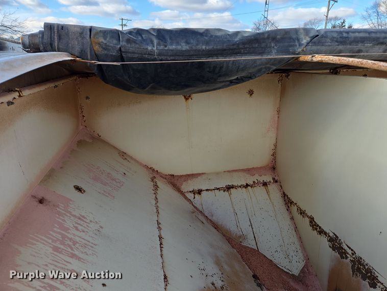 image for item EE7938 1997 International 4700 fertilizer delivery truck