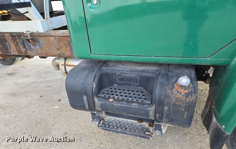 image for item EE7938 1997 International 4700 fertilizer delivery truck