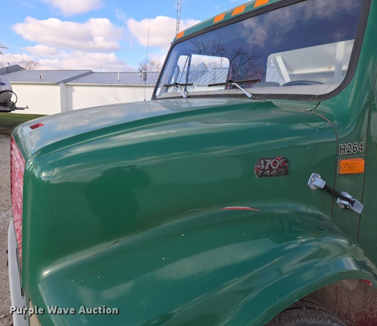 image for item EE7938 1997 International 4700 fertilizer delivery truck