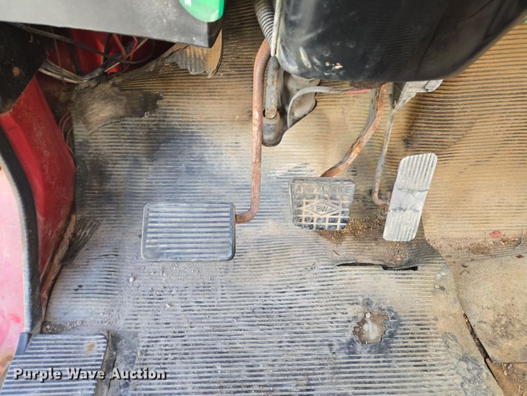 image for item EE7938 1997 International 4700 fertilizer delivery truck