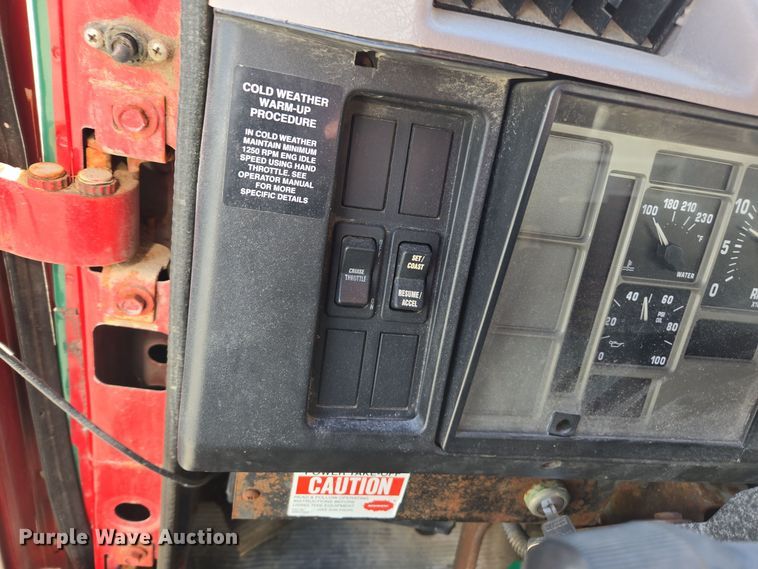 image for item EE7938 1997 International 4700 fertilizer delivery truck