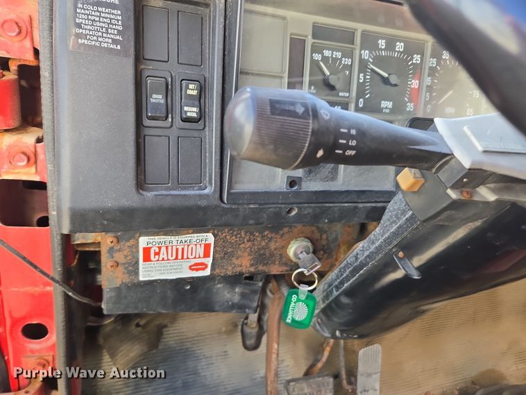 image for item EE7938 1997 International 4700 fertilizer delivery truck