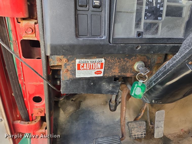 image for item EE7938 1997 International 4700 fertilizer delivery truck