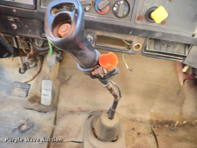 image for item EE7938 1997 International 4700 fertilizer delivery truck