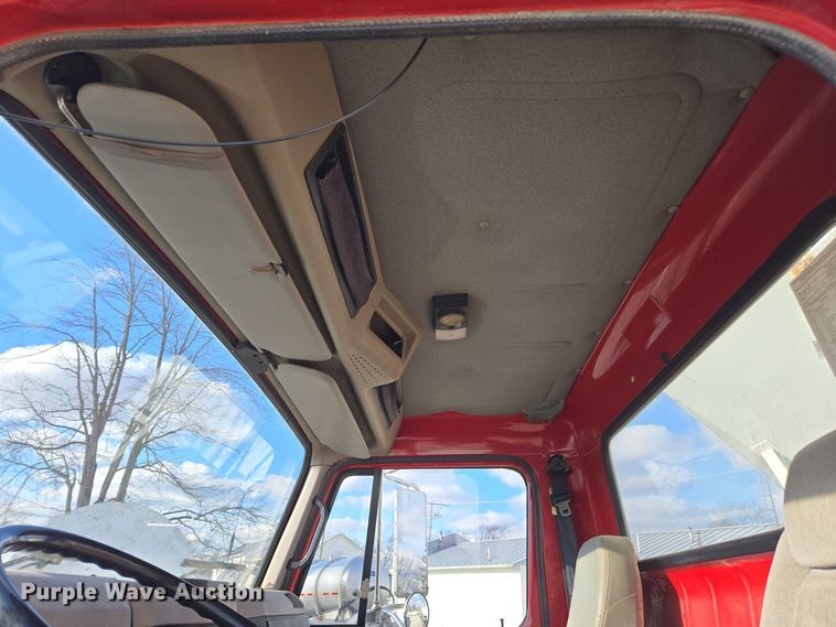 image for item EE7938 1997 International 4700 fertilizer delivery truck