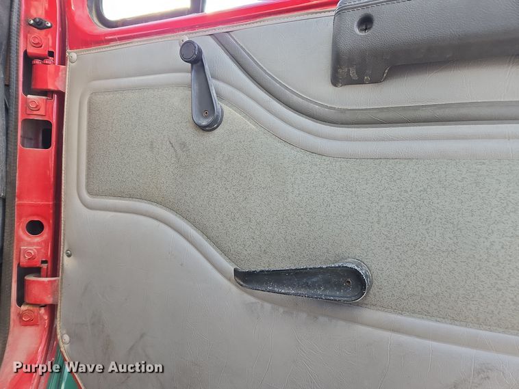 image for item EE7938 1997 International 4700 fertilizer delivery truck