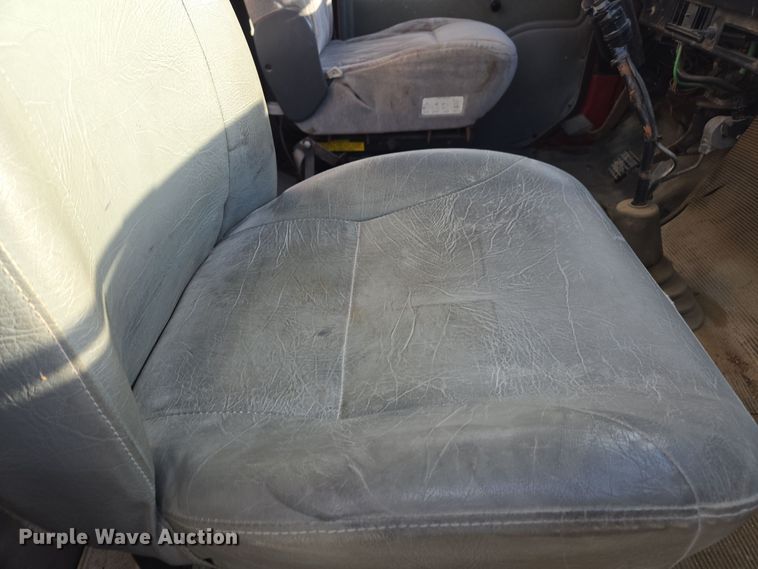 image for item EE7938 1997 International 4700 fertilizer delivery truck