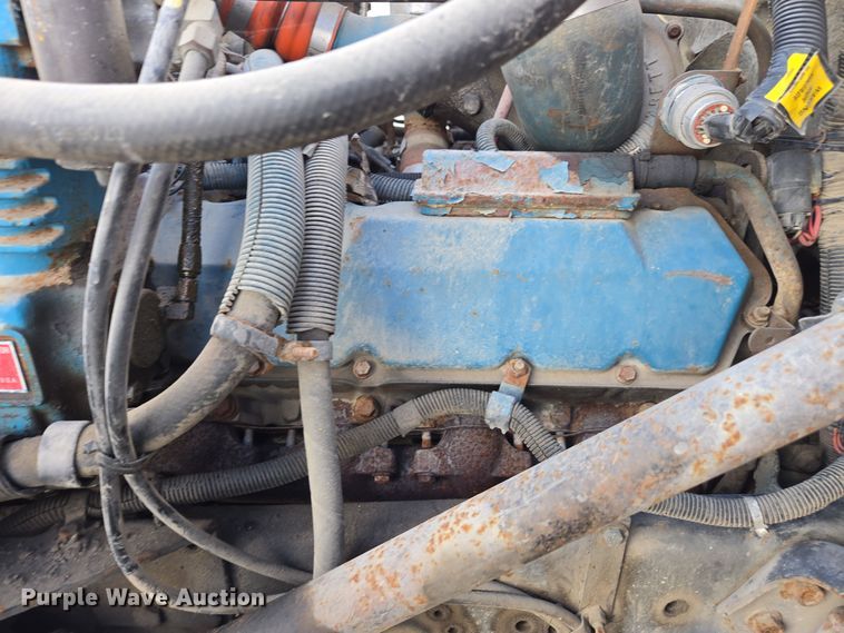 image for item EE7938 1997 International 4700 fertilizer delivery truck