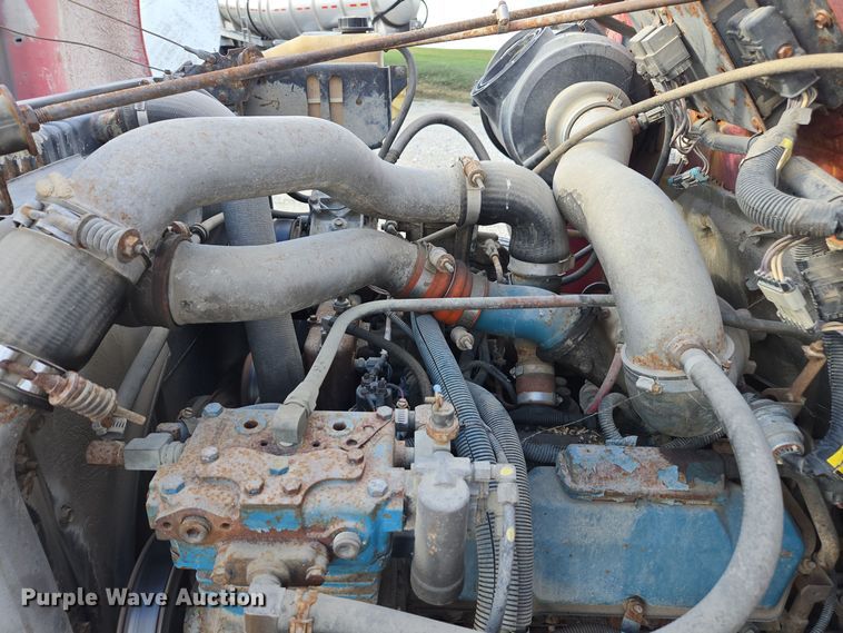 image for item EE7938 1997 International 4700 fertilizer delivery truck