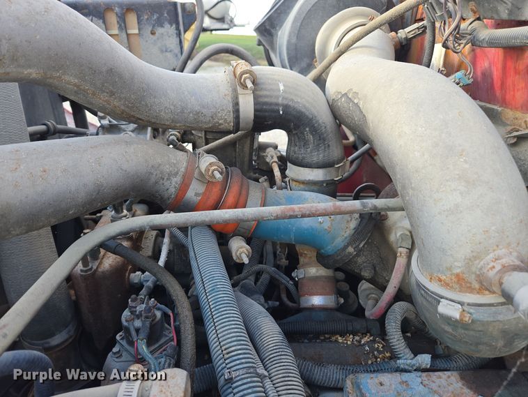 image for item EE7938 1997 International 4700 fertilizer delivery truck