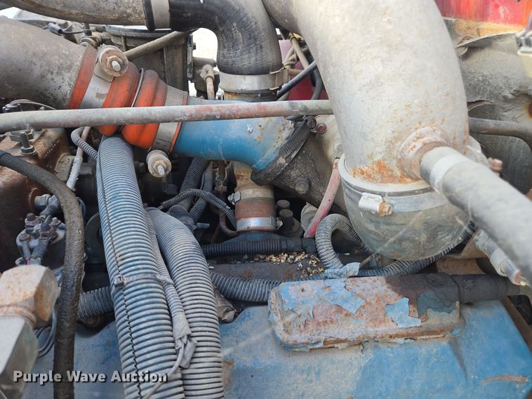 image for item EE7938 1997 International 4700 fertilizer delivery truck