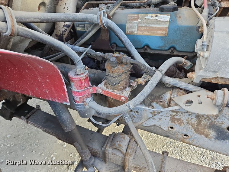 image for item EE7938 1997 International 4700 fertilizer delivery truck