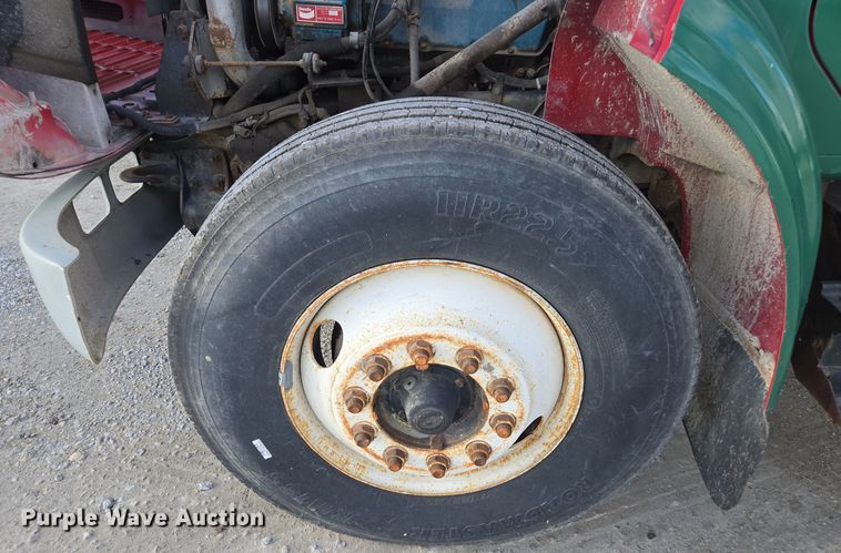 image for item EE7938 1997 International 4700 fertilizer delivery truck